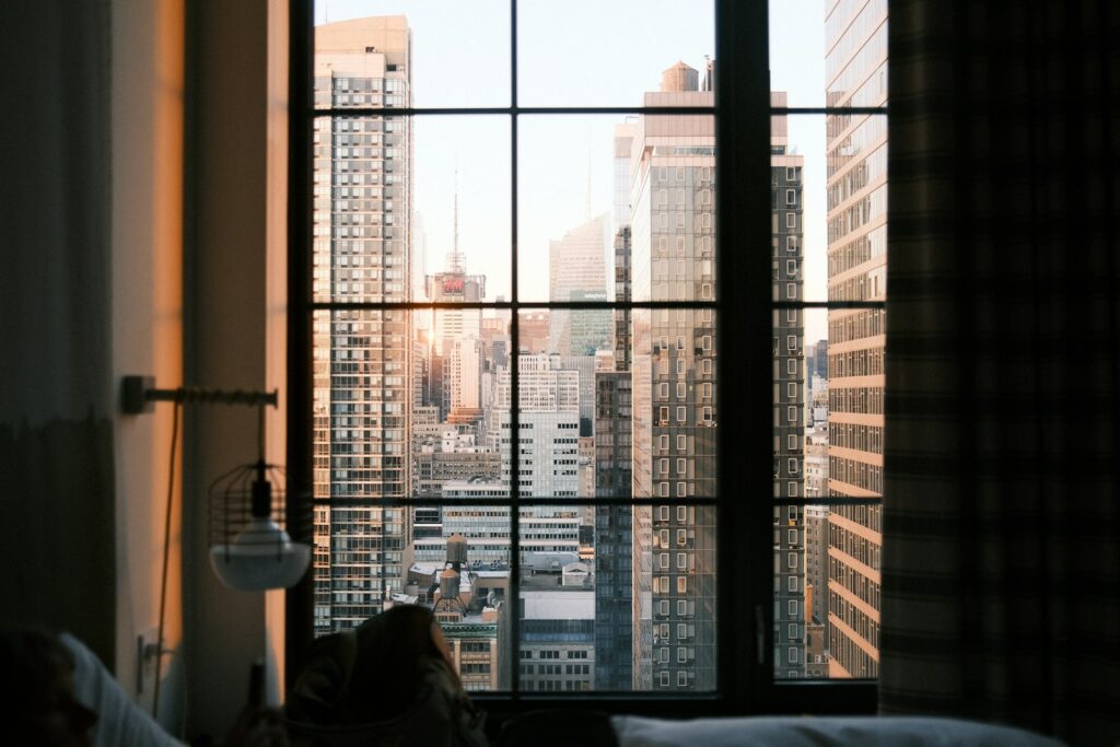 Habitación de hotel con vista a la ciudad